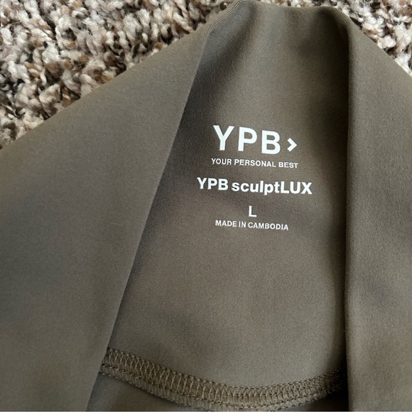 Flare Leggings and Defined Zip Up Set - Picture 4 of 10